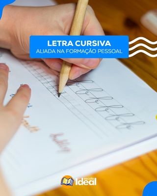 Sempre em pauta nas escolas da educação infantil ao fund.1, o ensino da letra cursiva traz muitas vantagens para o aluno! Citamos 8:

1) Rapidez: um aluno é capaz de escrever até 100 palavras por minuto em letra cursiva contra apenas 30 em letra de fôrma.

2) Coesão: o aluno que opta pela letra cursiva tem maior facilidade para se manter concentrado e escrever textos mais coesos.

3) Disciplina e autoestima: aprender a escrever em letra cursiva e ter uma "letra bonita" causam um impacto positivo nos alunos.

4) Coordenação motora: escrever em letra cursiva desenvolve habilidades sensoriais e noções de orientação espacial.

5) Acessibilidade: muitos documentos históricos estão escritos em letra cursiva.

6) Terapêutica: alunos com dislexia têm menos dificuldades para ler e escrever após aprenderem a escrita cursiva.

7) Expressividade: a escrita cursiva é parte fundamental no desenvolvimento de uma escrita pessoal.

8) Memória: quem escreve em letra cursiva retem por mais tempo o seu conteúdo do que quem usa letra de fôrma ou computador.

Não desista da letra cursiva. Respeite seu tempo e tenha uma marca só sua!